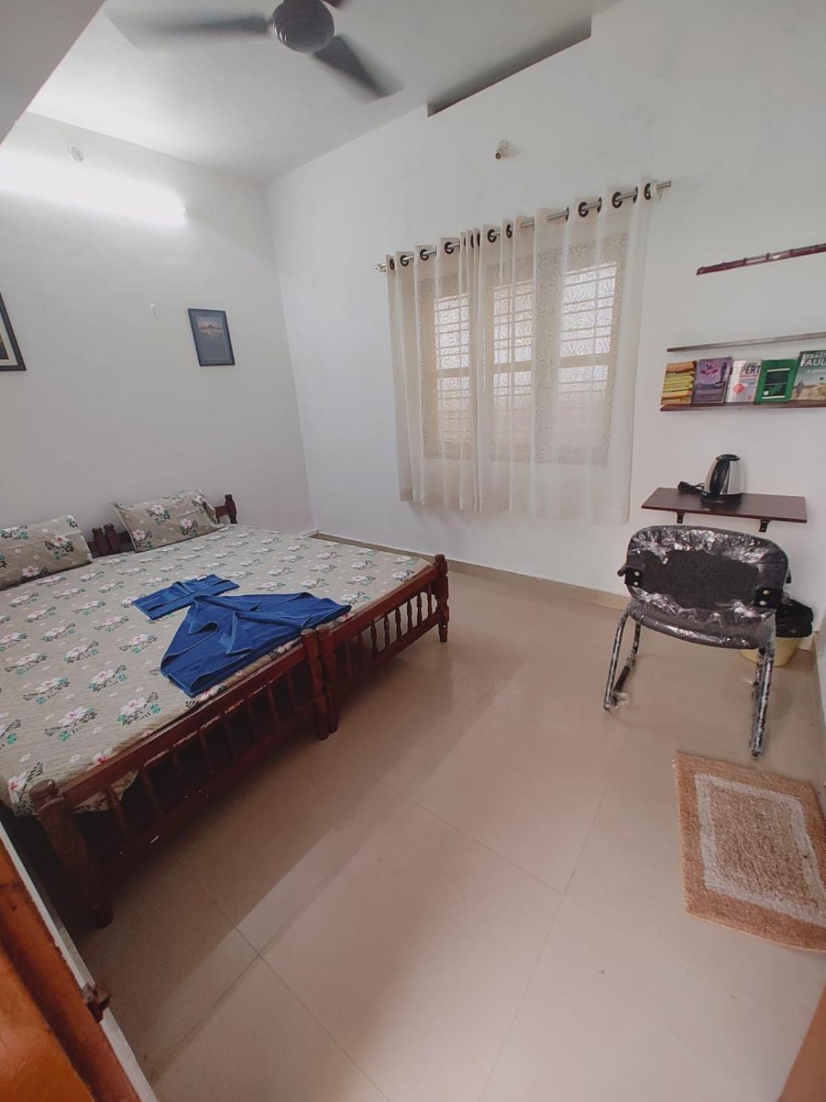 Gogonuts Hostel Varkala Bilik gambar